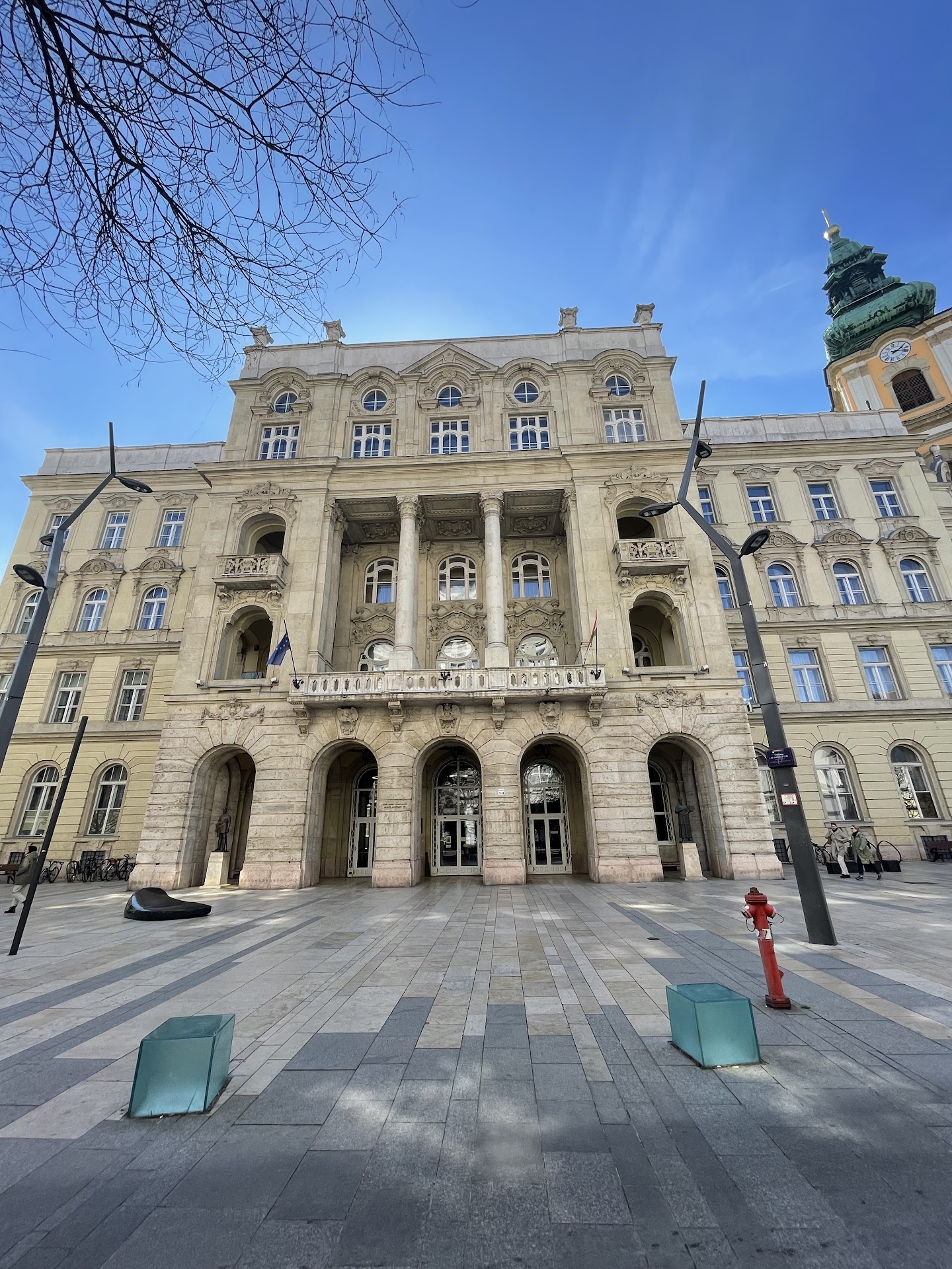 Eötvös Loránd University