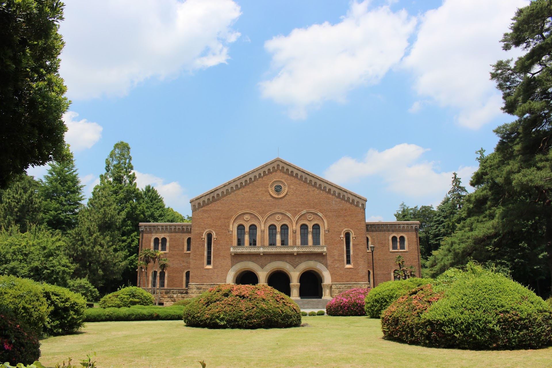 Hitotsubashi University